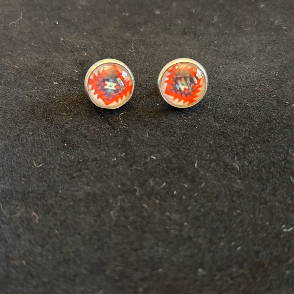 💕5/25💕Round Red and Silver Stud Earrings